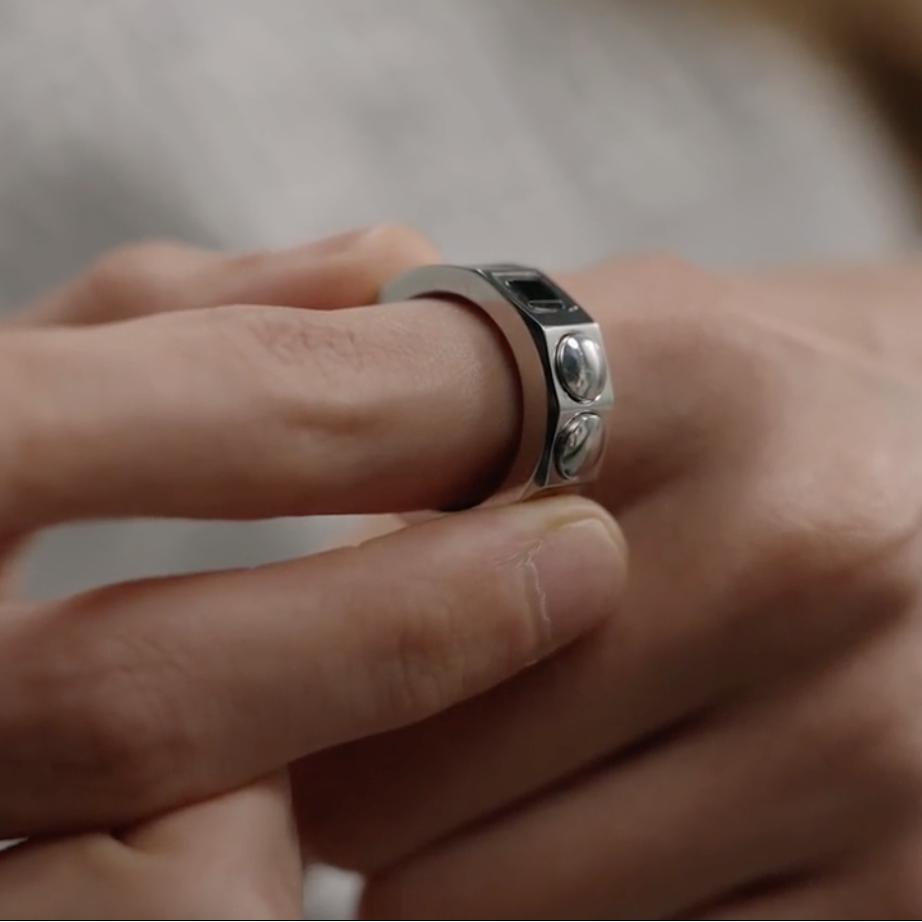 Put on your RING MOUSE